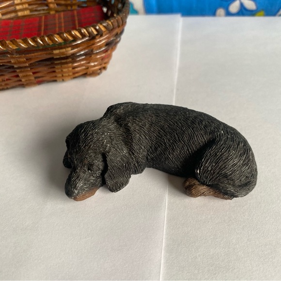 Vintage Sandicast Little Snoozers puppy dog figurine with basket - Picture 5 of 6